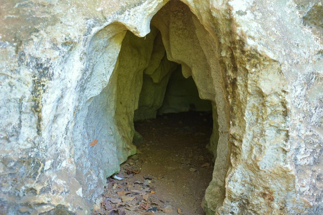Пещеры Амбони