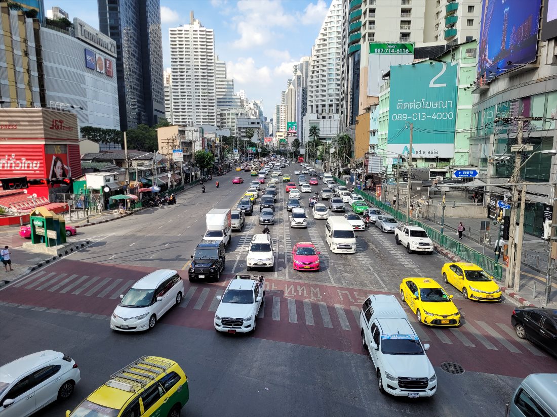 Сукхумвит-роуд (Sukhumvit Road)