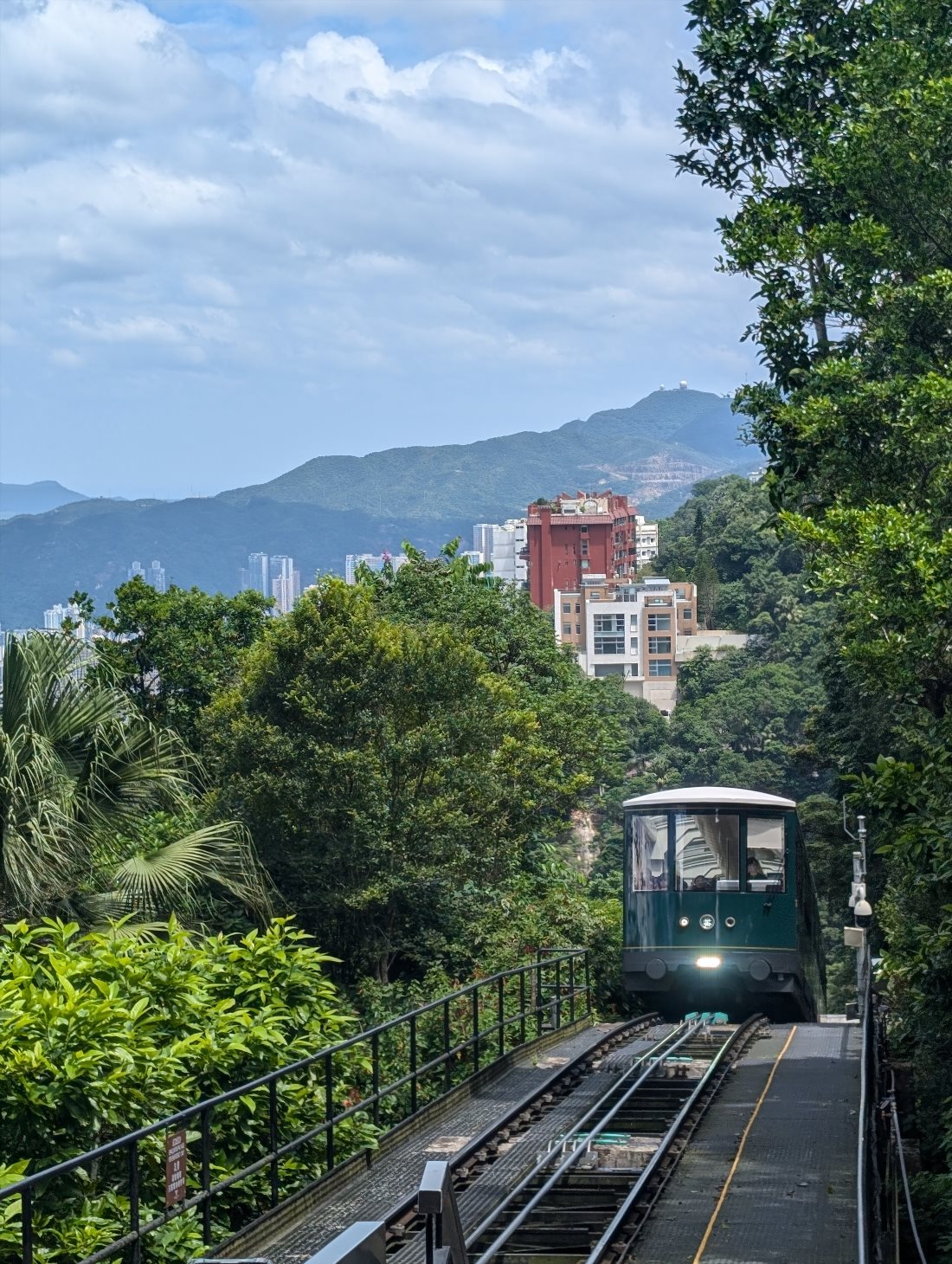 
Фуникулер Peak Tram