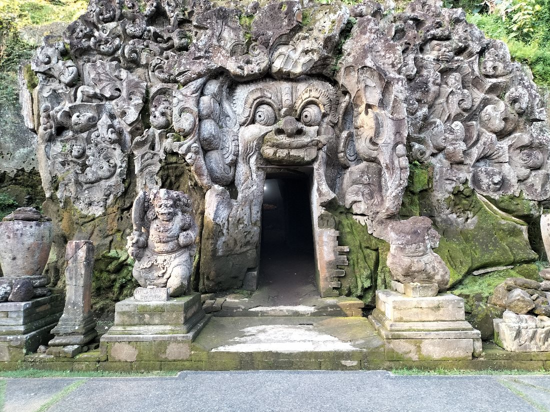 Пещера Goa Gajah