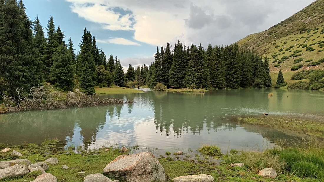 Горное озеро Святое