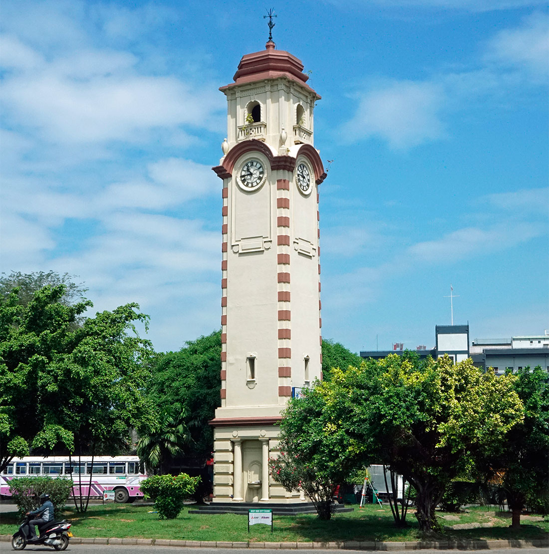 Часовая башня Хана