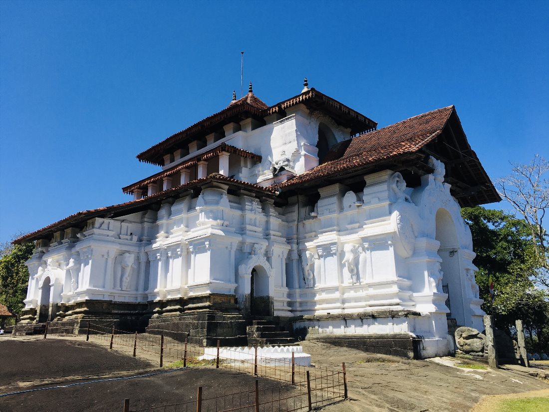 Храм Ланкатилака Вихарайя (Lankatilaka Vihara)