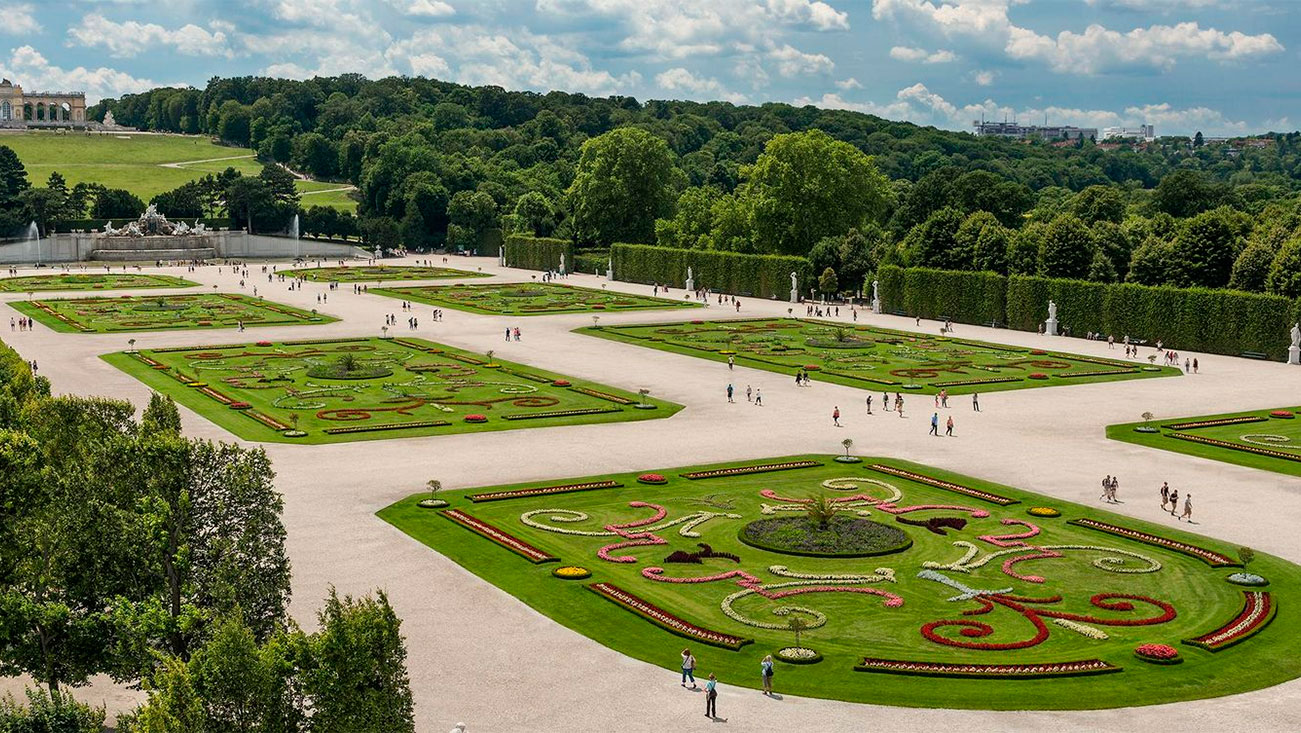 Вид на парк Шенбруннского дворца