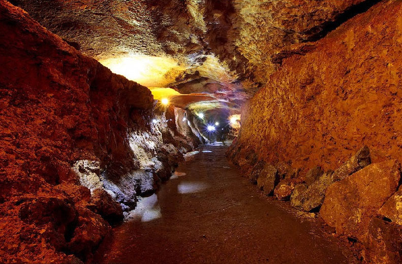 Карстовые пещеры Ай-Петринской яйлы