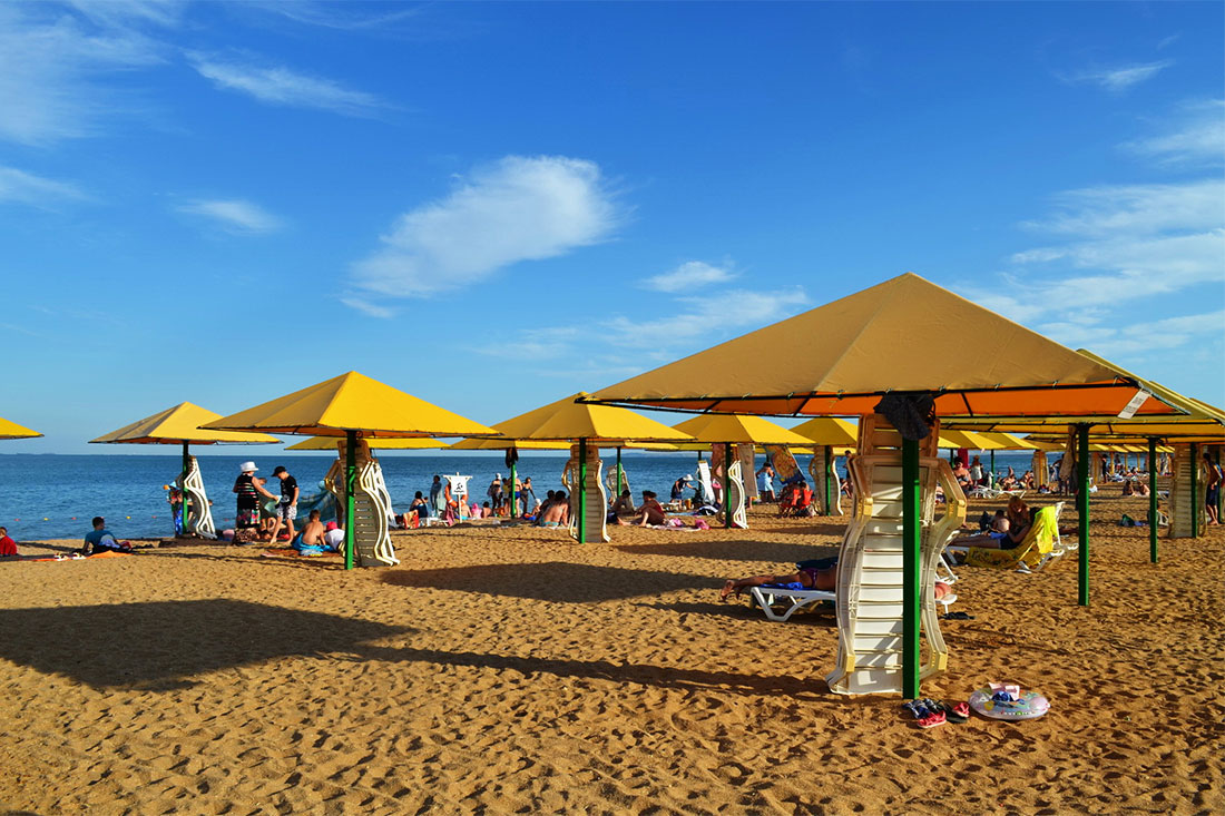 Городской пляж Керчи Сандали