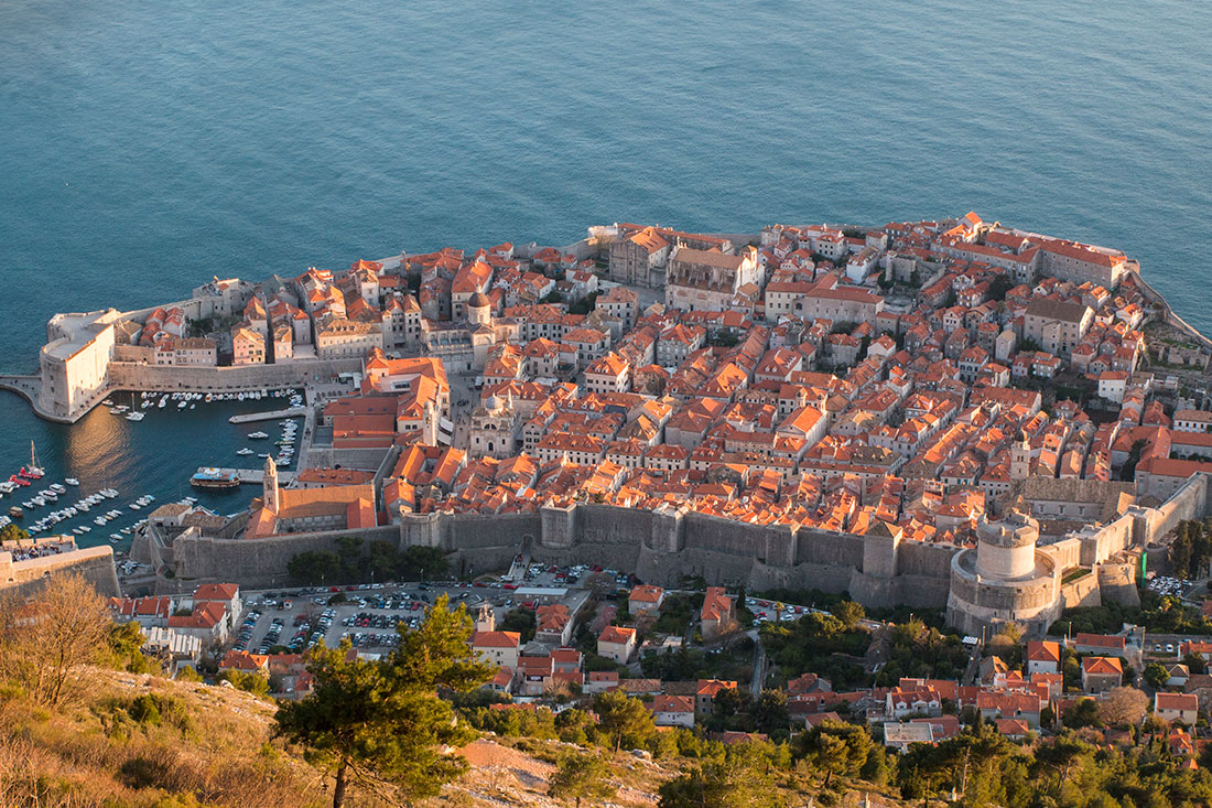 Вид на городские стены Дубровника