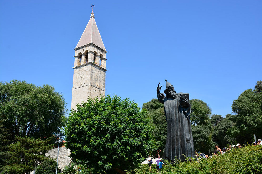 Статуя Гргура Нинского