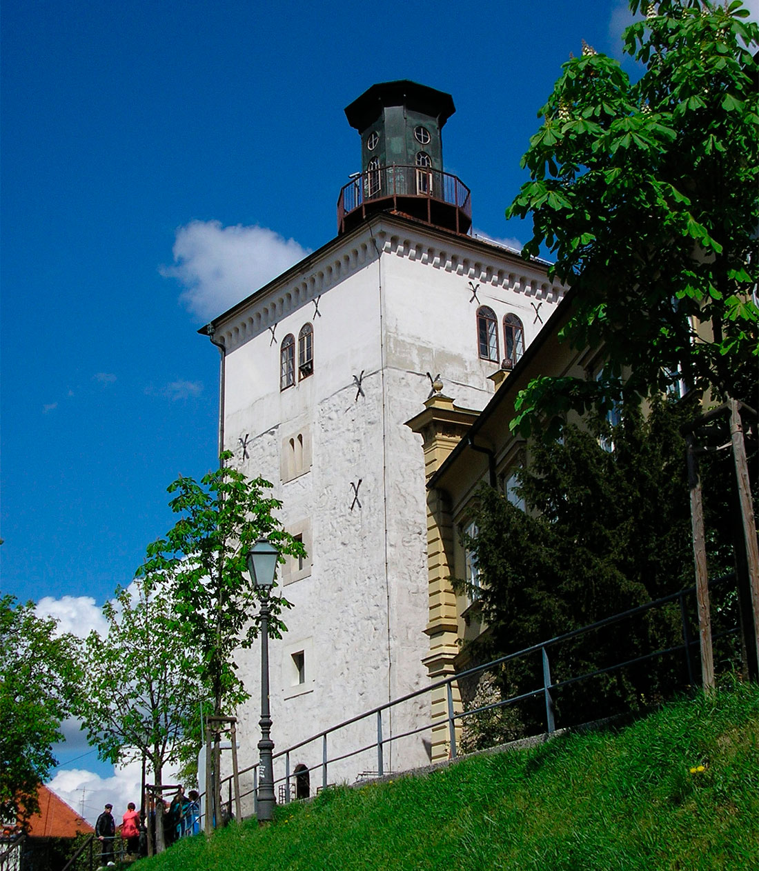 Башня Лотрщак