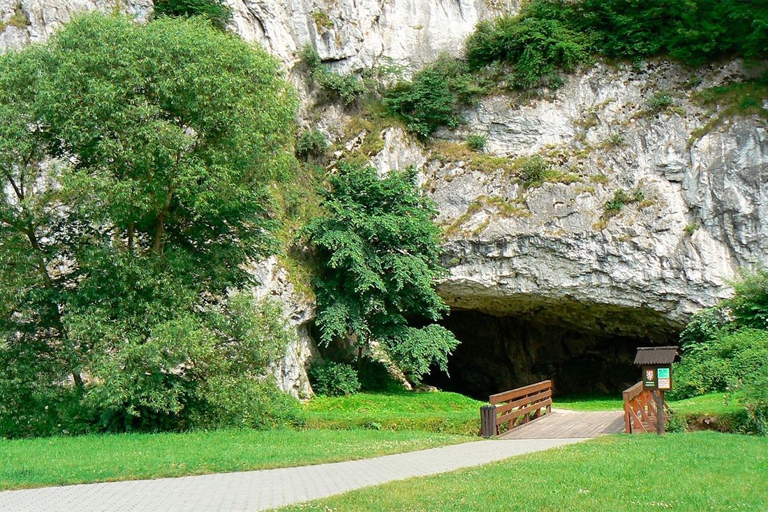 Вход в пещеры Моравский Карст