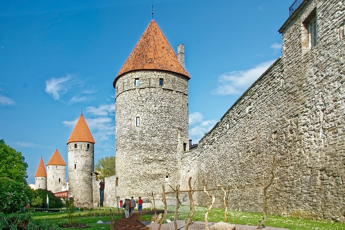 Крепостные стены и башни Таллина