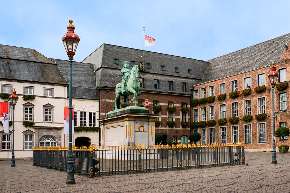 Площадь старого города Альтштадт