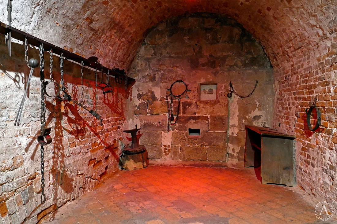 Музей Лошгефнгниссе в средневековом подземелье
