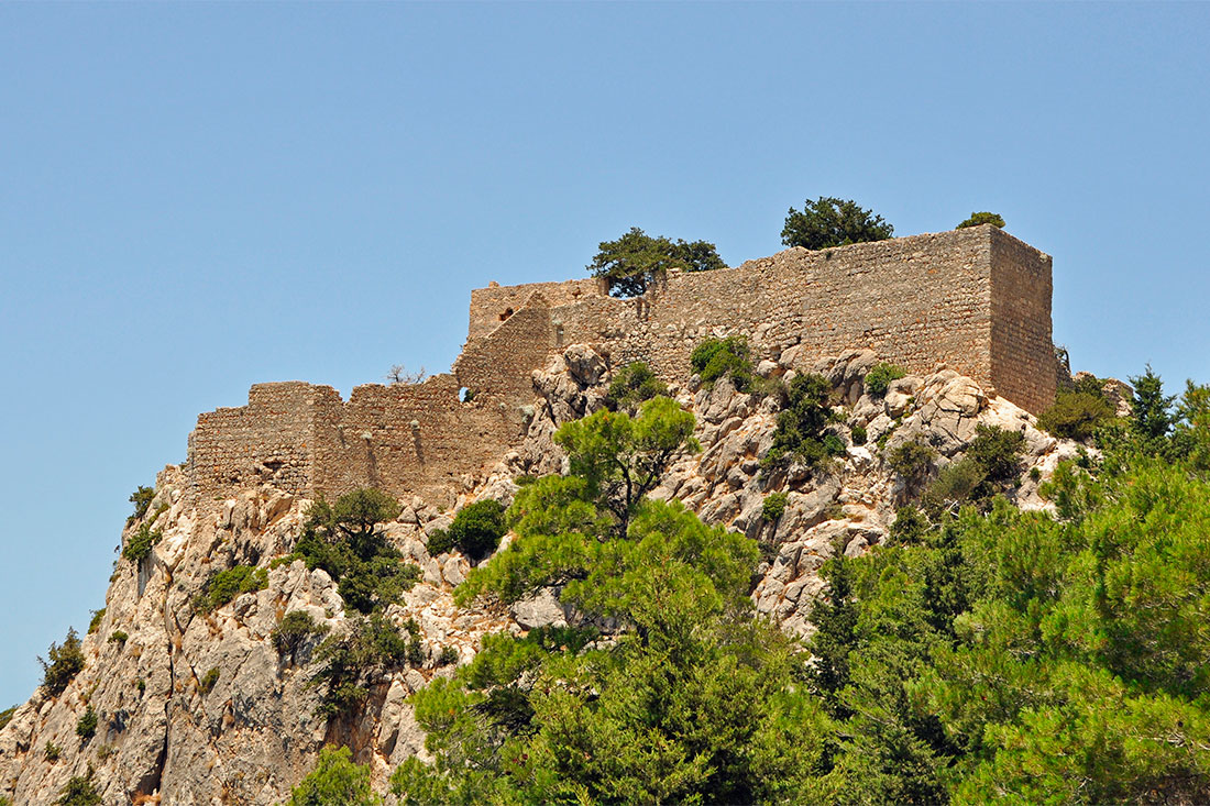 Вид на замок Монолитос