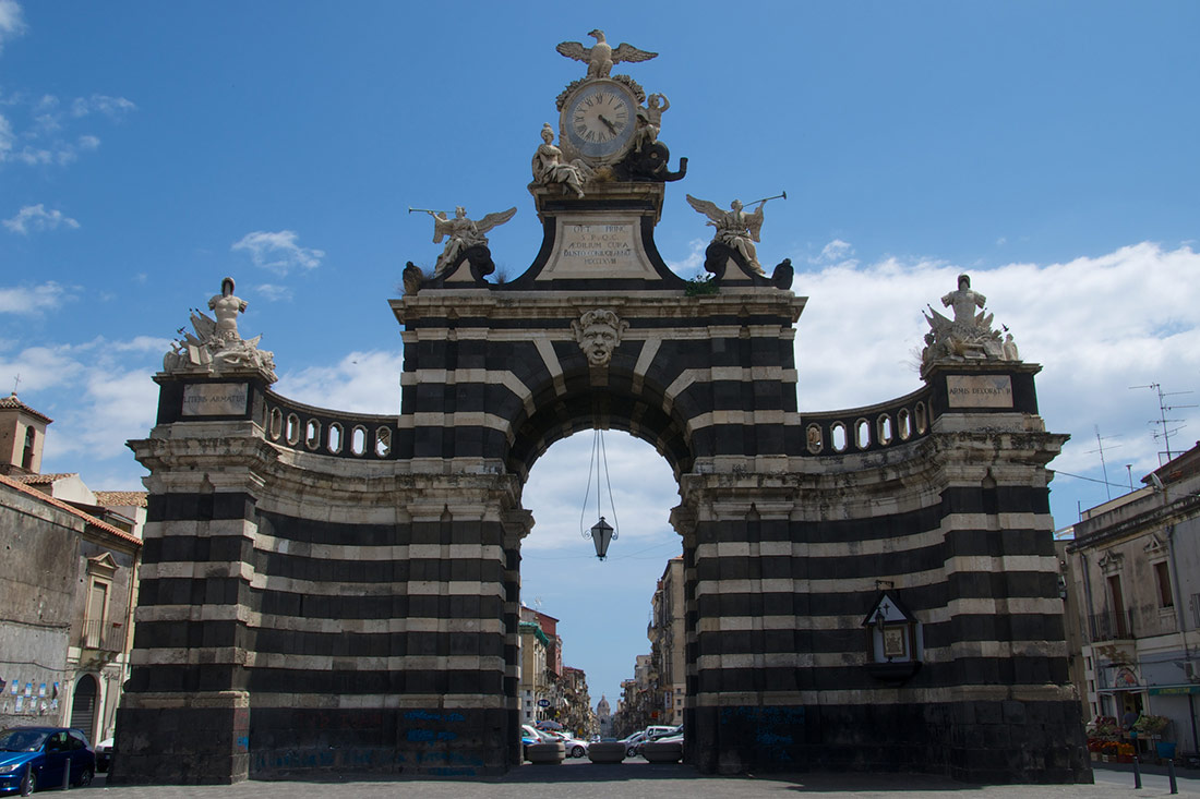 Триумфальная арка Ворота Джузеппе Гарибальди