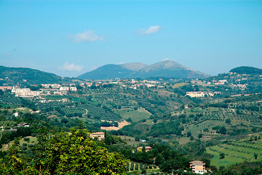 Вид из горы Monte Tezio 