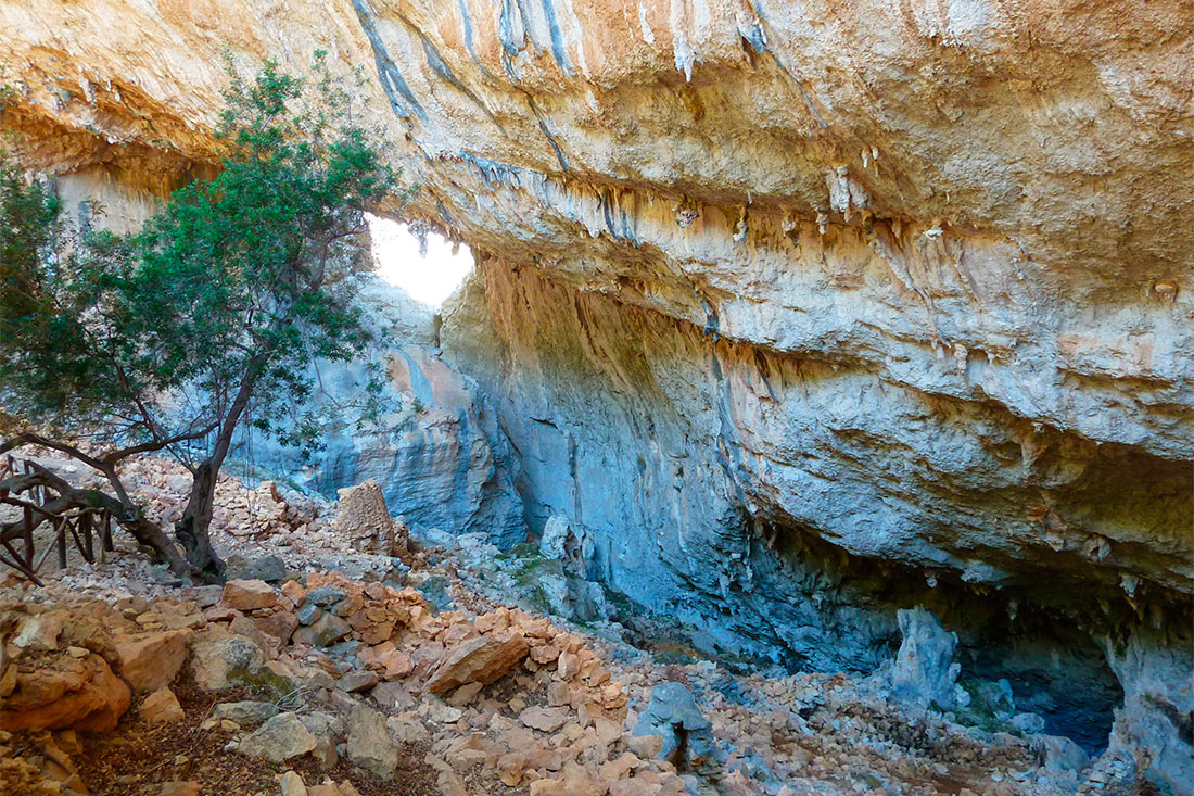 Внутри пещеры в  Деревне Тискали