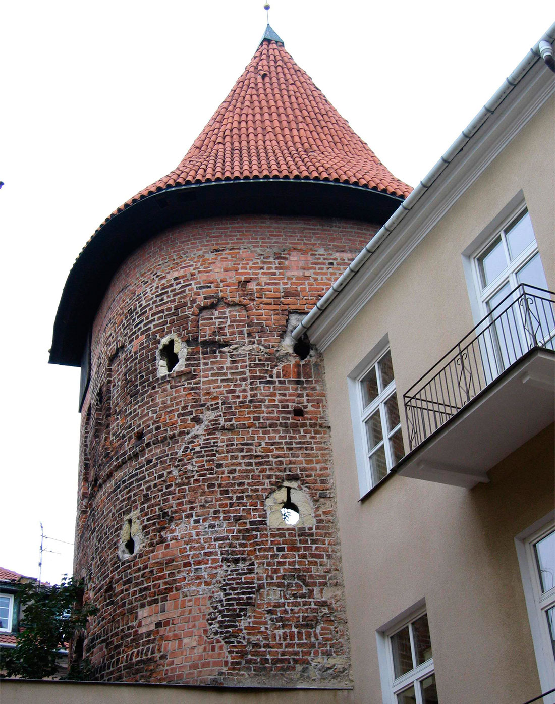 Готическая (Полукруглая) башня