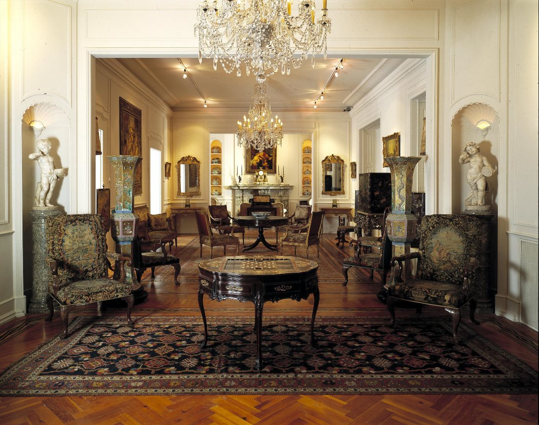 Музей Медейруш-и-Алмейда (Medeiros & Almeida Museum)