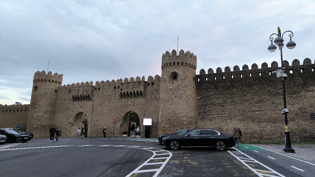 Двойные ворота Гоша Гала Капысы (вход в Ичери‑Шехер)