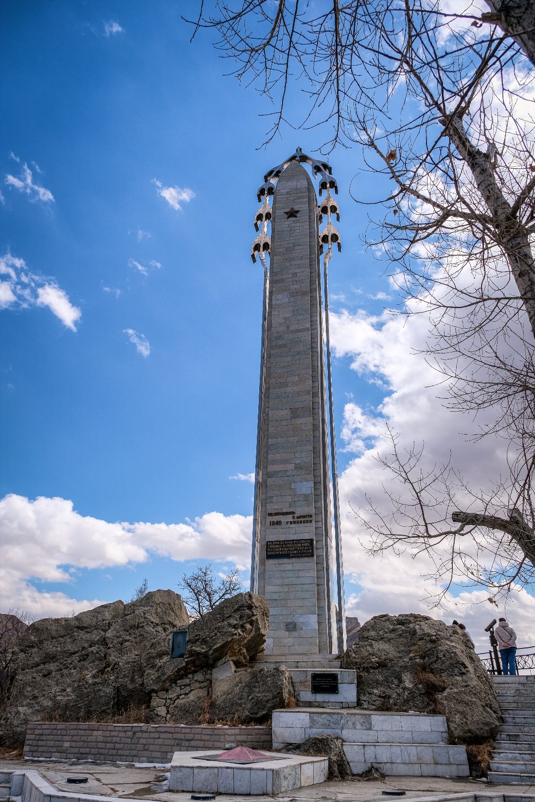 Памятник «Белые журавли»