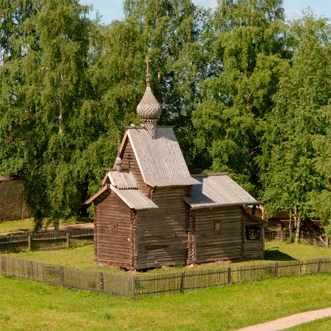 Храм деревянный в селе верхний Секинесь