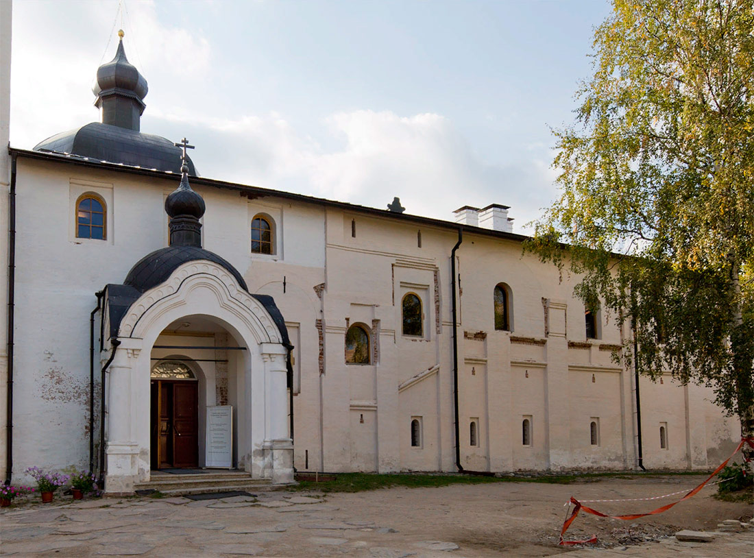 Введенская церковь с трапезной палатой