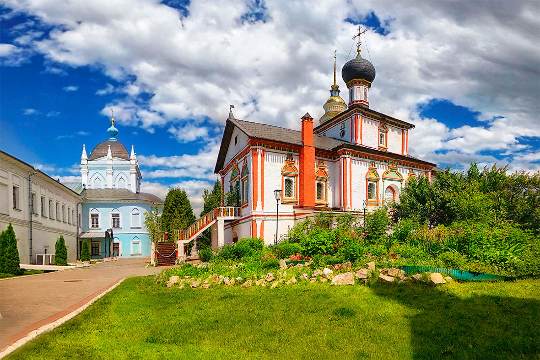 Свято-Троицкий Ново-Голутвин монастырь
