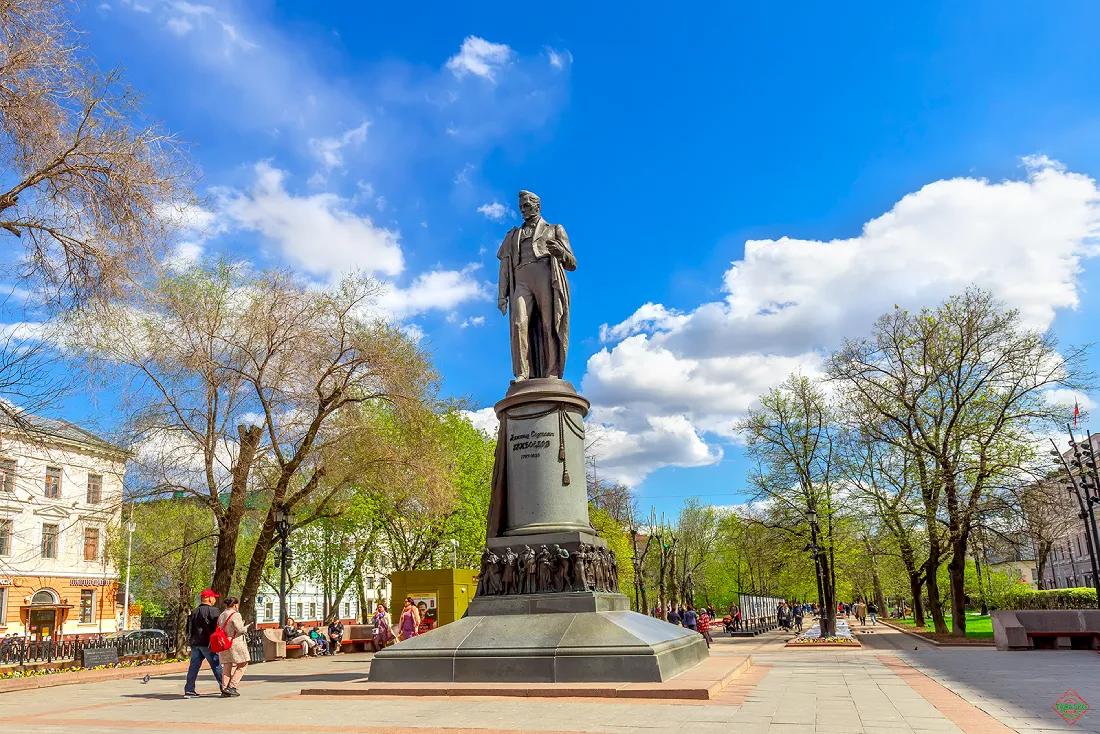 Памятник А. Грибоедову