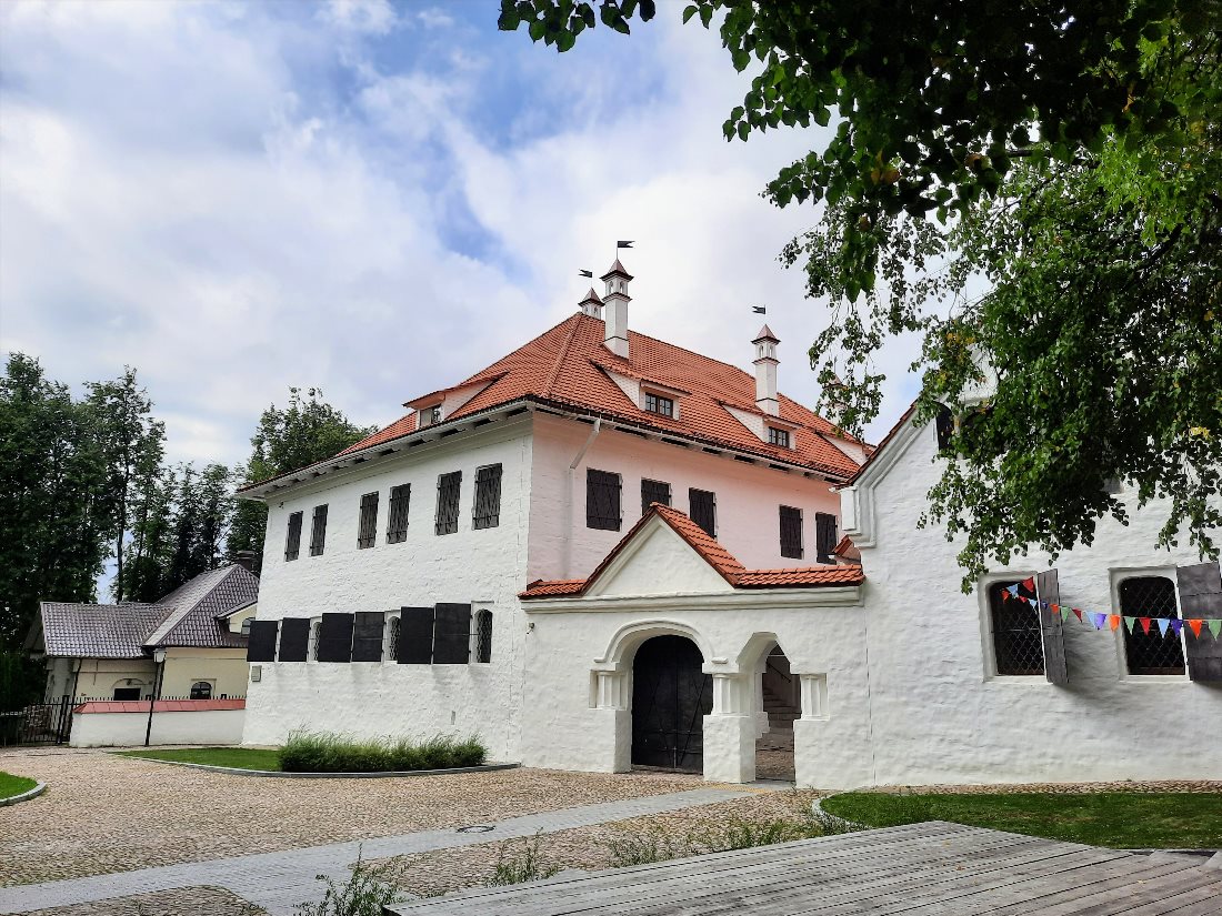 Двор Постникова