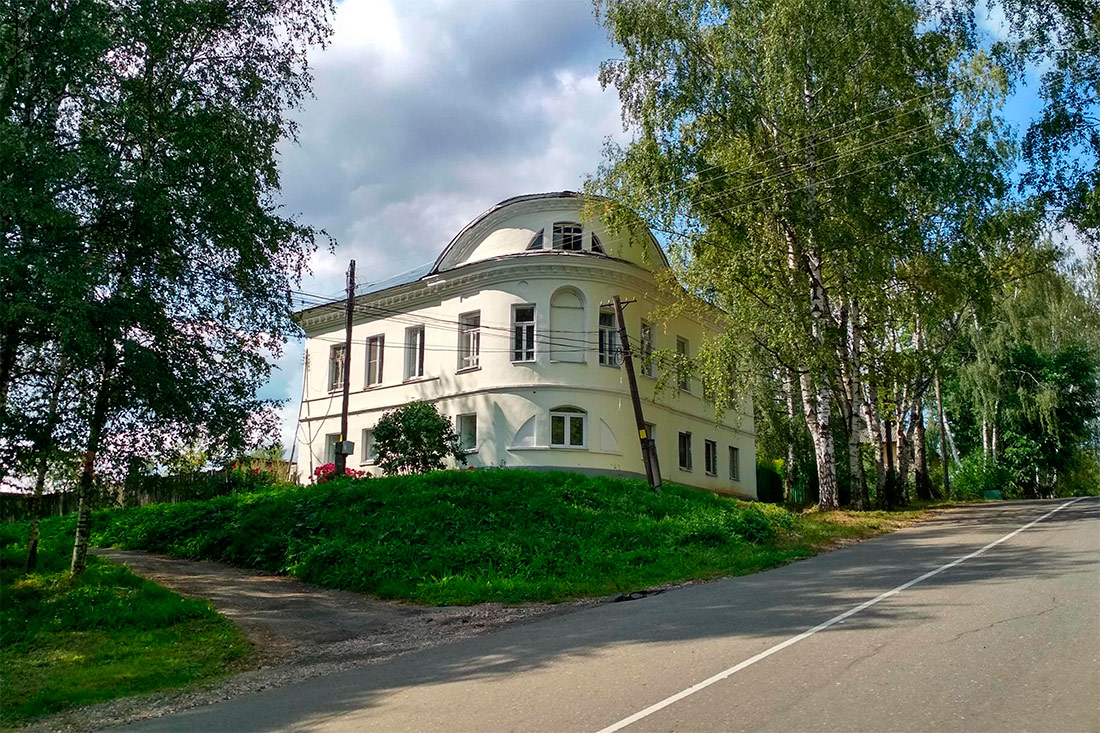 Дом Апахова