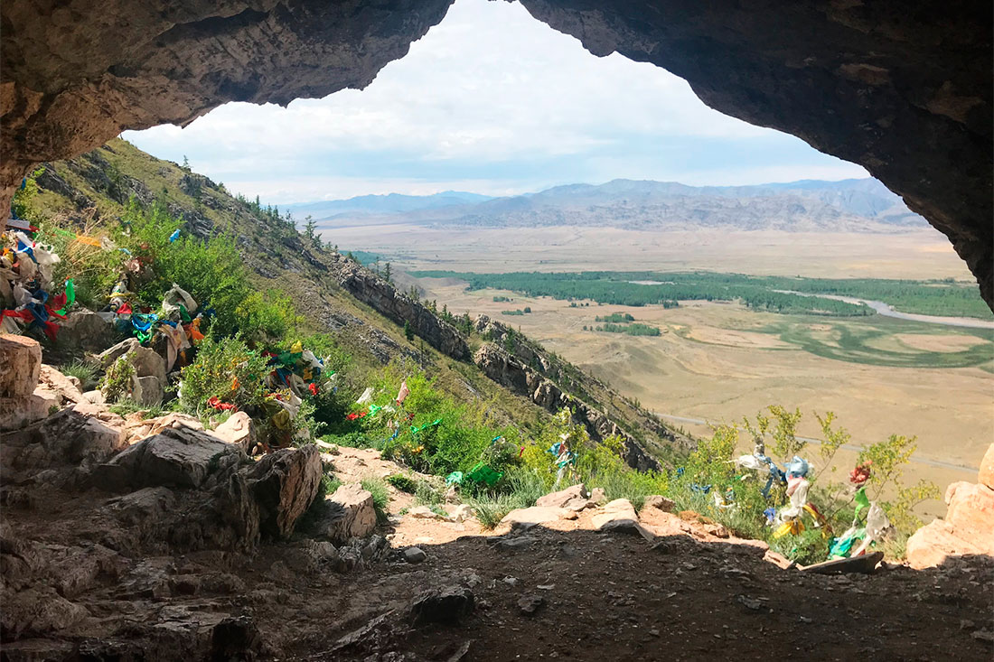 Вид из горы Уттуг-Хая (Дырявая скала)