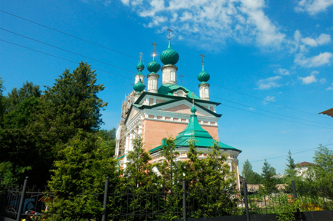 Храм Святого Благоверного Димитрия Угличского «на поле»
