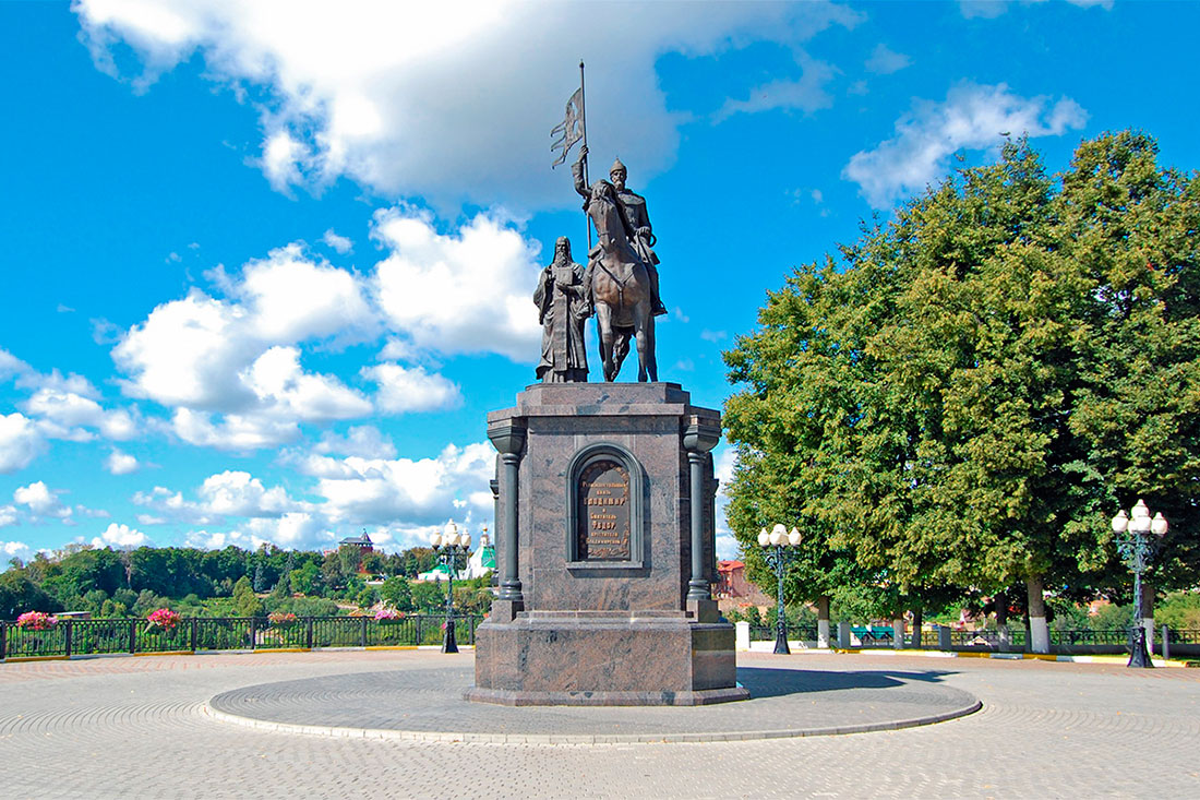 Памятник князю Владимиру и Святителю Федору