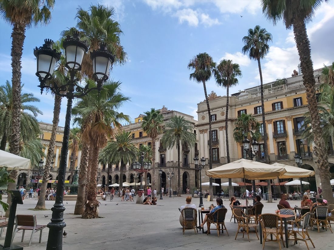 Королевская площадь (Plaça Reial)