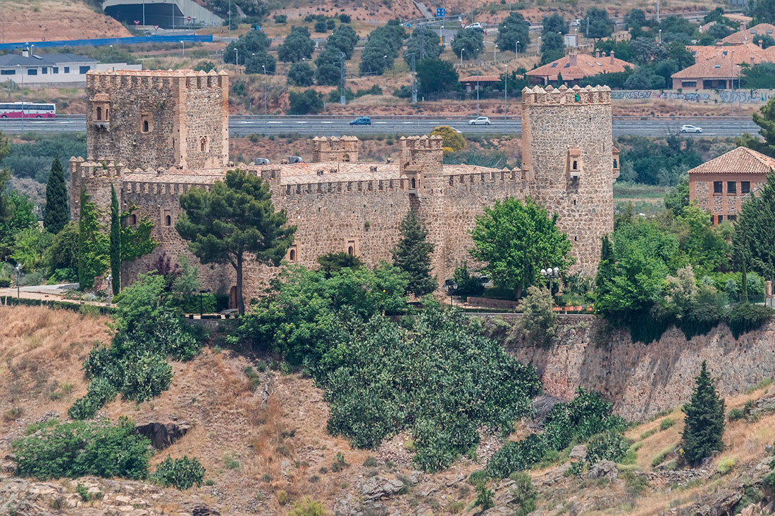 Вид на замок Сан-Сервандо
