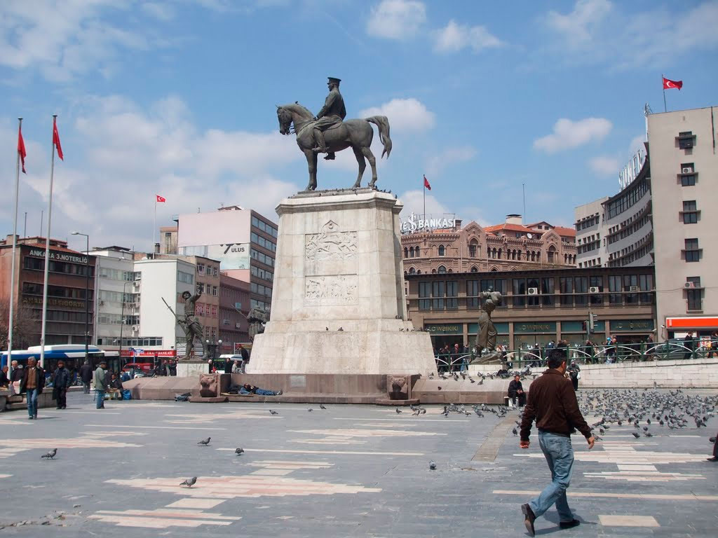 Статуя Ататюрка